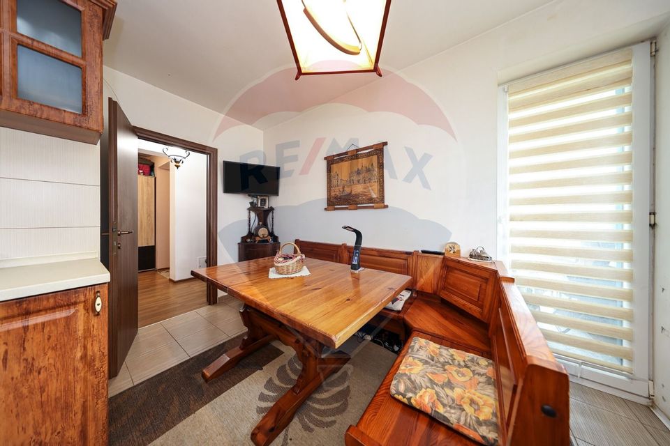 Apartament decomandat, 60 mp utili, 2 camere, debara, balcon!