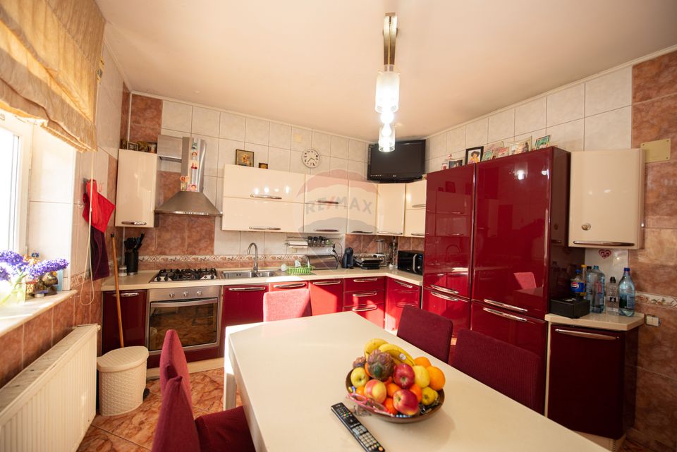 Detached house S+GF+1+M courtyard of 460sqm Ghencea sector 6