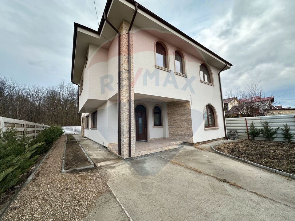 Casa/Vilă cu spatele la padure Vanatori
