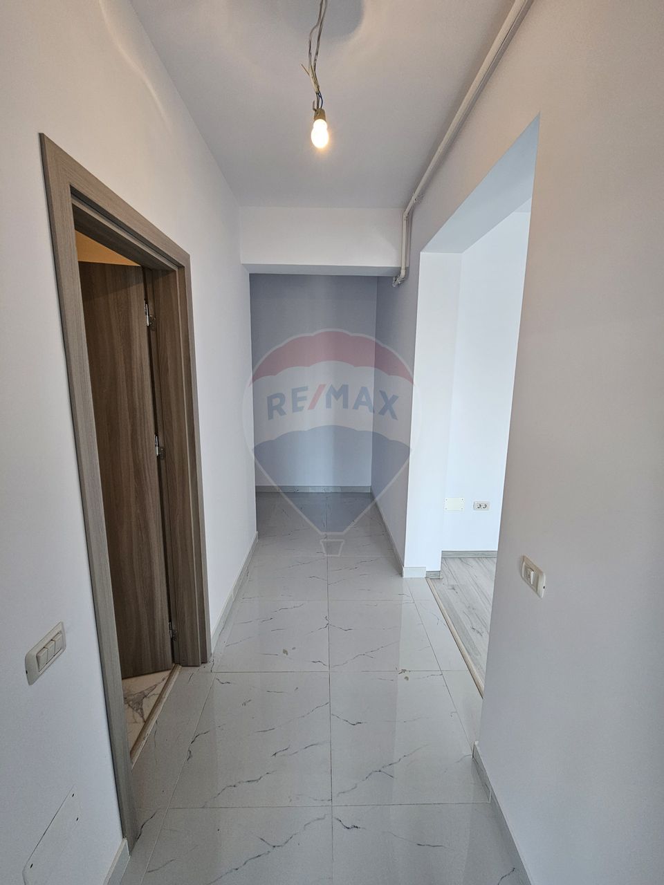 Apartament 4 camere 115.7 mp cu terasa , loc parcare si boxa demisol