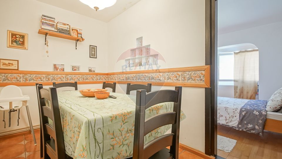 De vanzare 4 camere Racadau-zona Parcul Trandafirilor