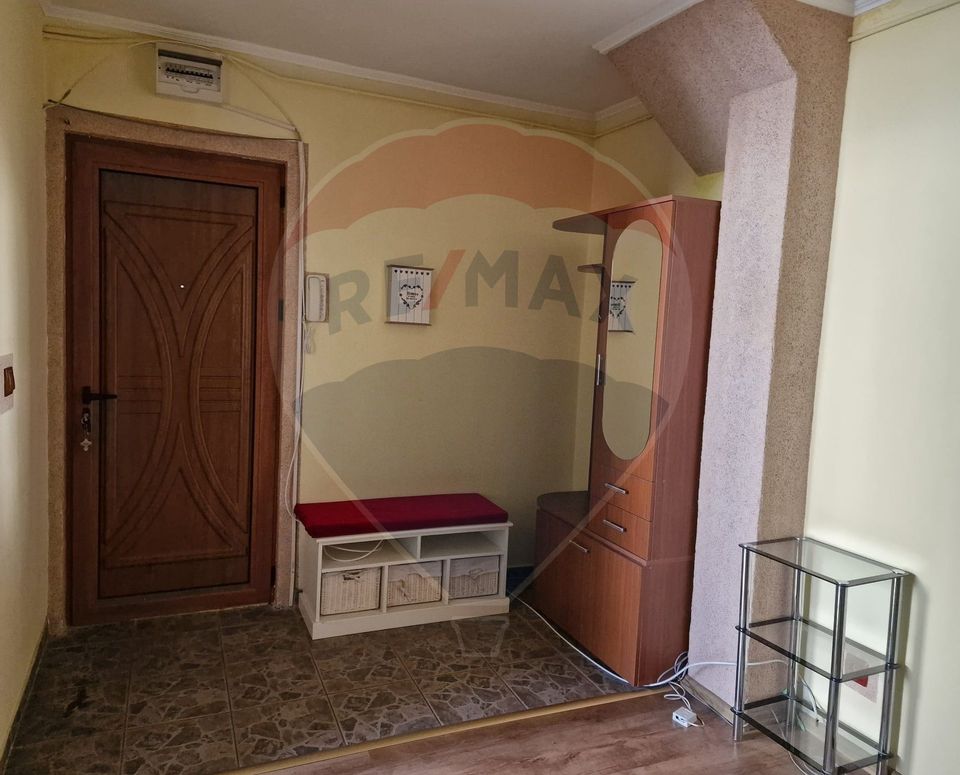 Apartament cu 4 camere de închiriat - Central