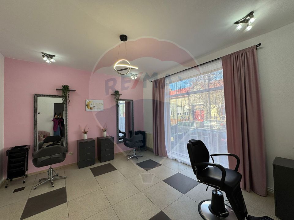 Scaun /camera de inchiriat-salon de infrumusetare (zona centrala)