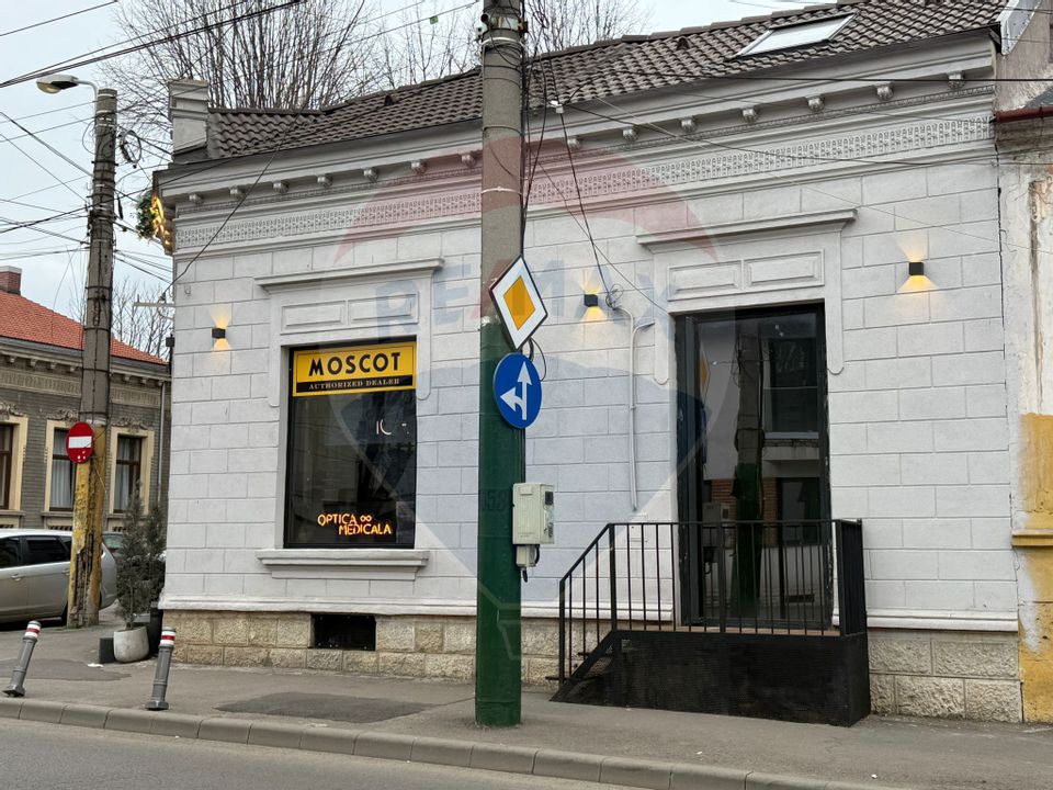 25sq.m Commercial Space for rent, Tomis Mall area