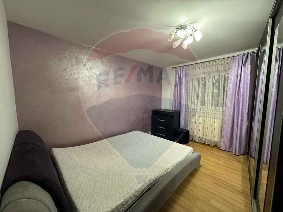 Apartament cu 3 camere de închiriat în zona Central