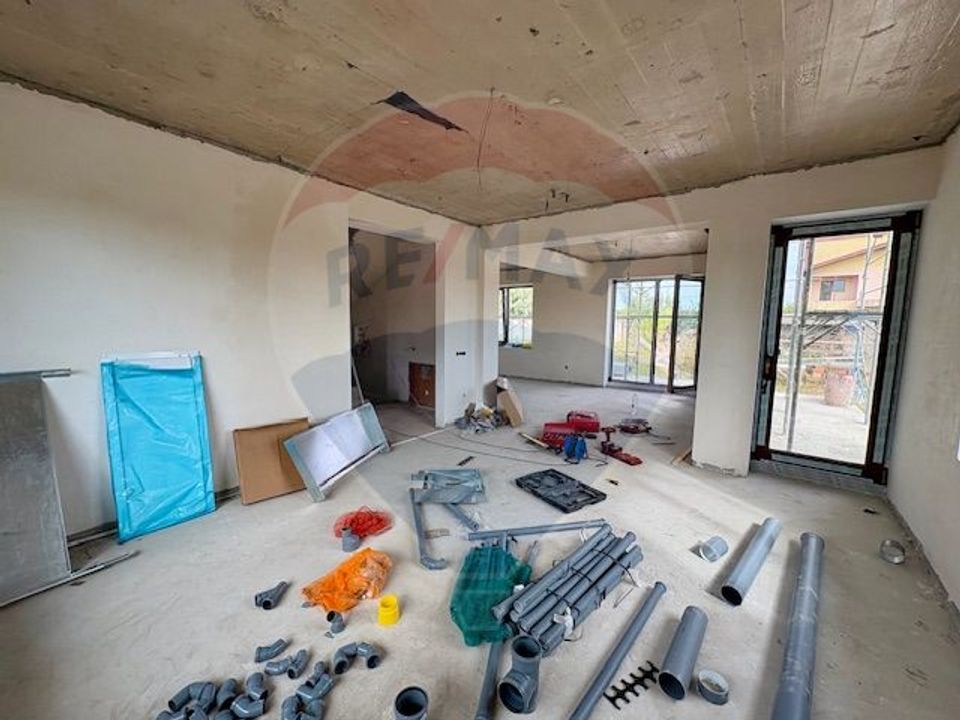 Vilă frumoasa cu 5 camere, 700 mp currte si pompa de caldura - Saftica