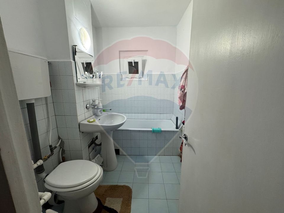 Apartament  cu 3 camere de vanzare 1 Mai