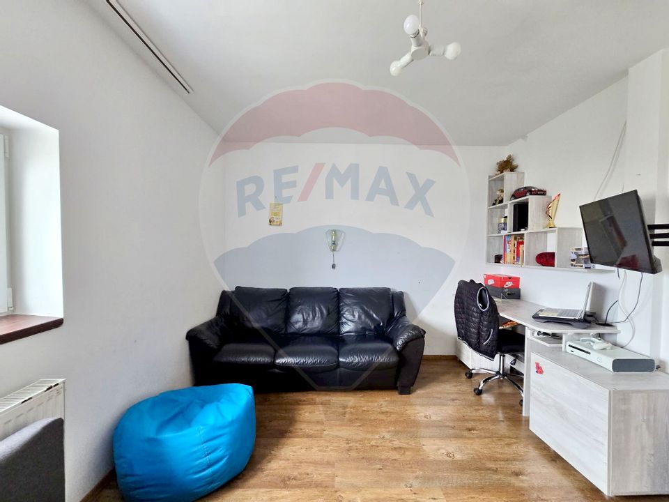 4 room Apartment for sale