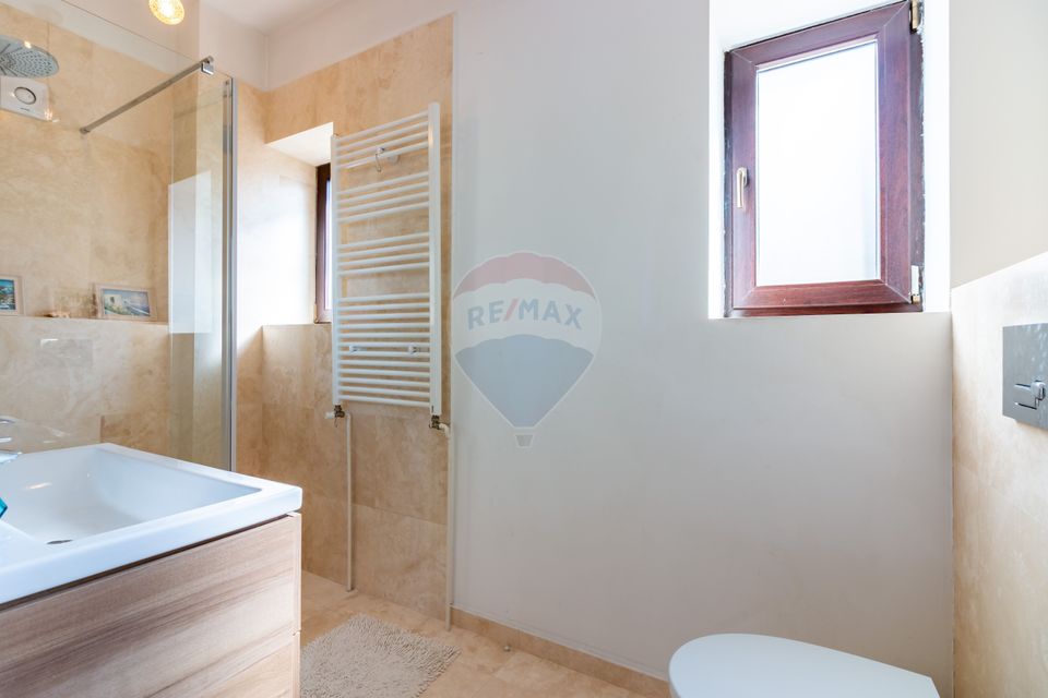 Villa for sale at the entrance to Mogosoaia, between two forests, lake