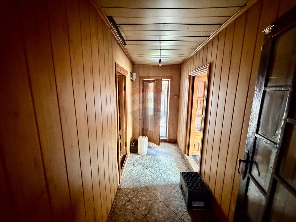 Casă cu 4 camere si teren 7727 mp Blidari