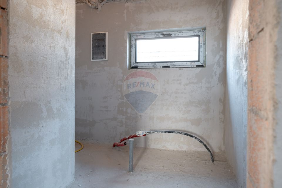 Casă cu 4 camere de vânzare, 130mp utili, teren 600mp in Harman