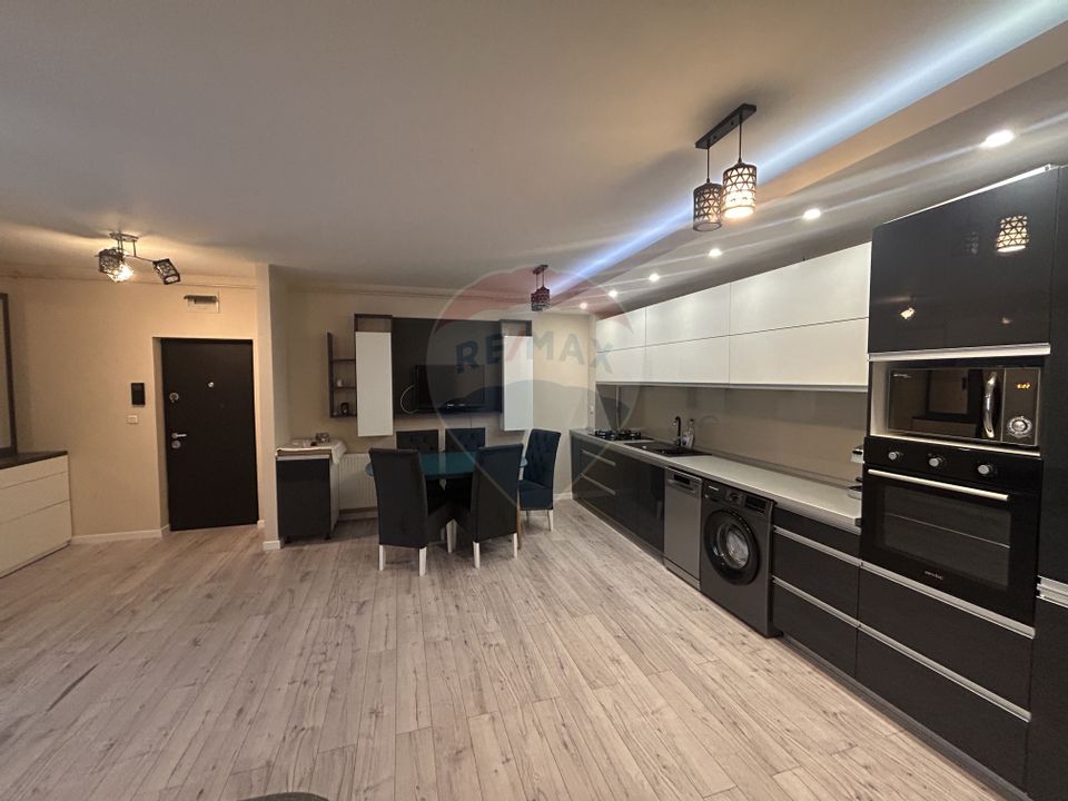 Apartament 3 camere de închiriat bloc nou lift în zona ultra Central