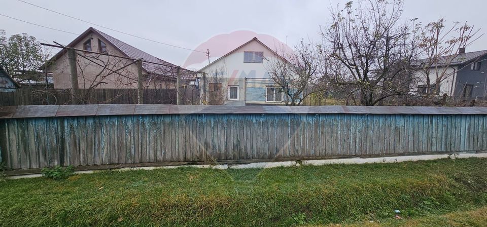 Casă bătrânească + teren 1581 mp în sat Holt, comuna Letea Veche