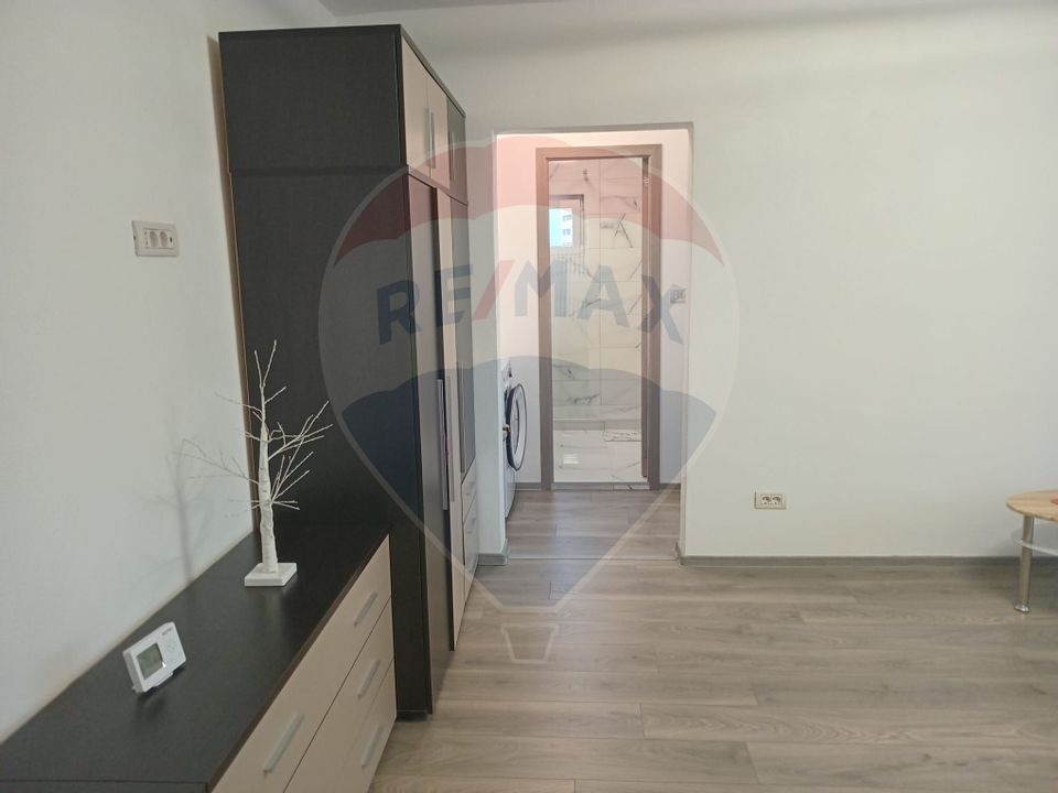 Apartament de vanzare  2 camere în zona Micalaca Mioritei