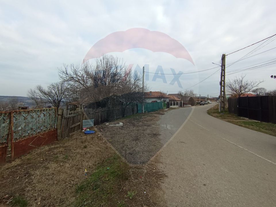 Land 1,698sqm Carligei / Strada principala