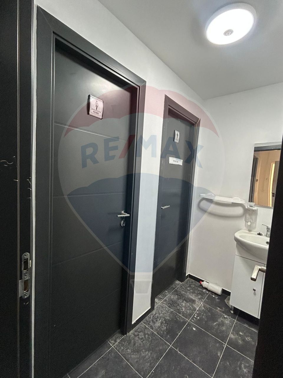 76.72sq.m Commercial Space for rent