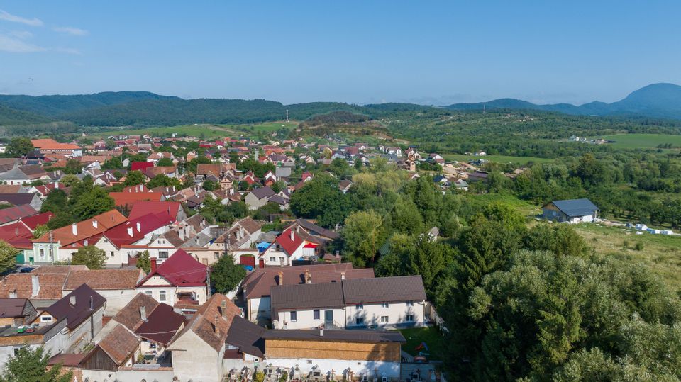 Casă / Vilă Săsească cu 6 camere de vânzare in Vulcan, Brasov