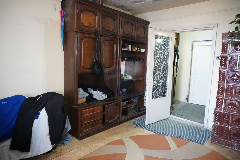 Garsonieră luminoasă și bine compartimentată,