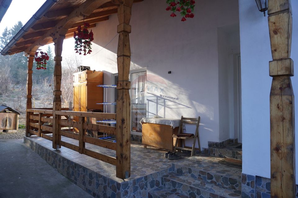 Proprietate cu 2 Case și Teren Generos – Str. Câmpu Negru