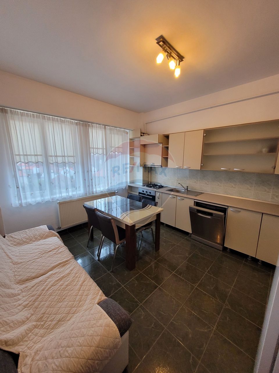 Apartament de imchiriat cu 2 camere zona centrala