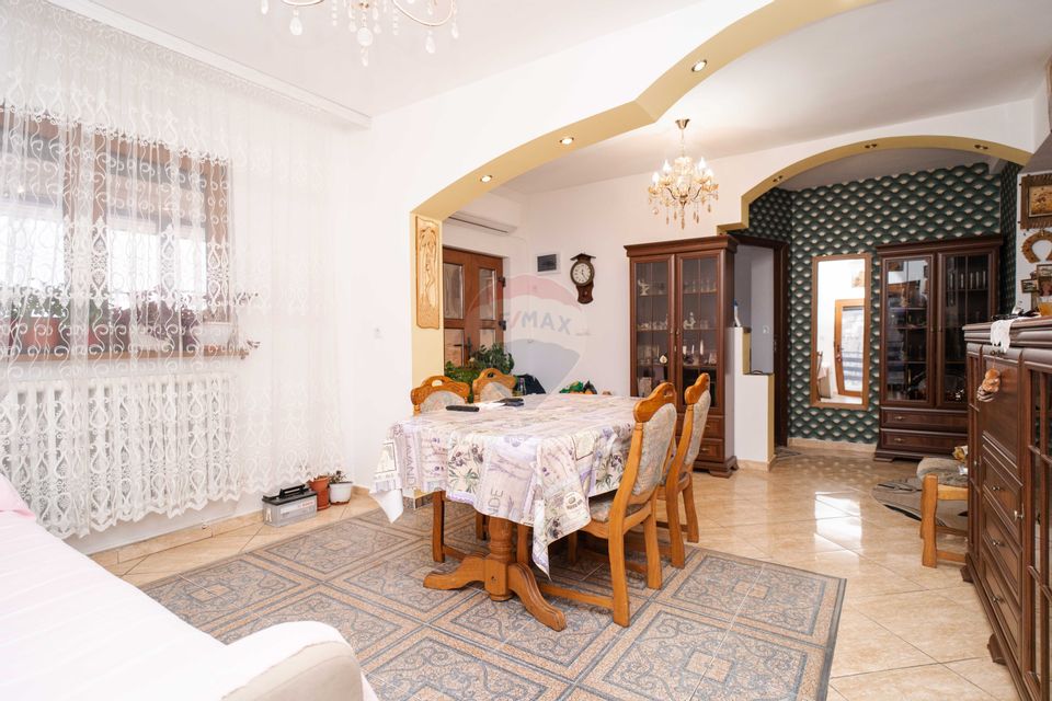 Casă / Vilă cu 3 camere de vânzare în zona Bucium
