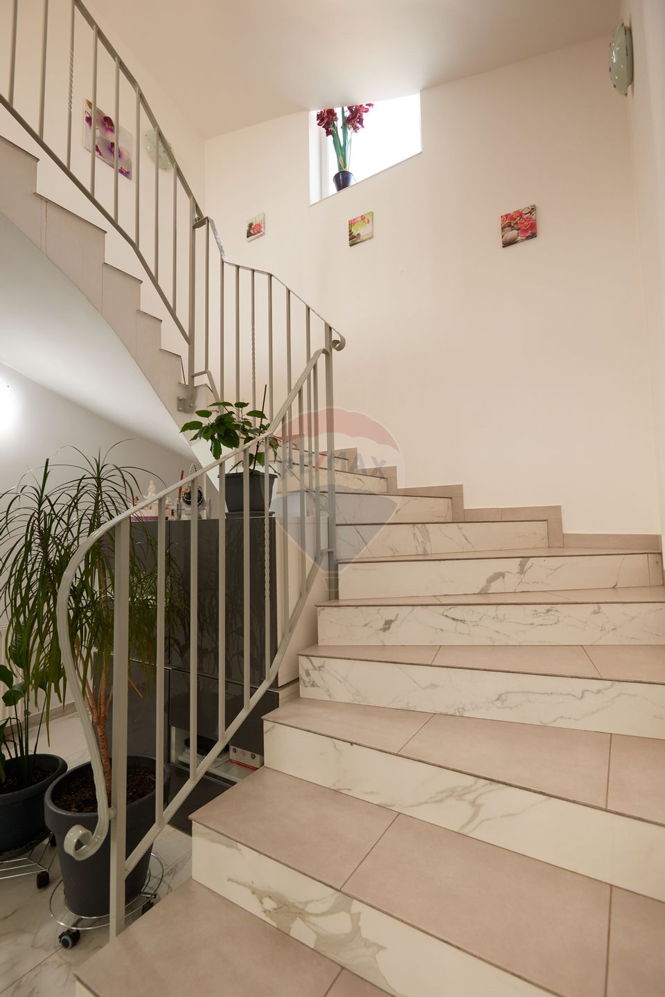 Cladire de vanzare in zona de nord 390 mp, curte generoasa