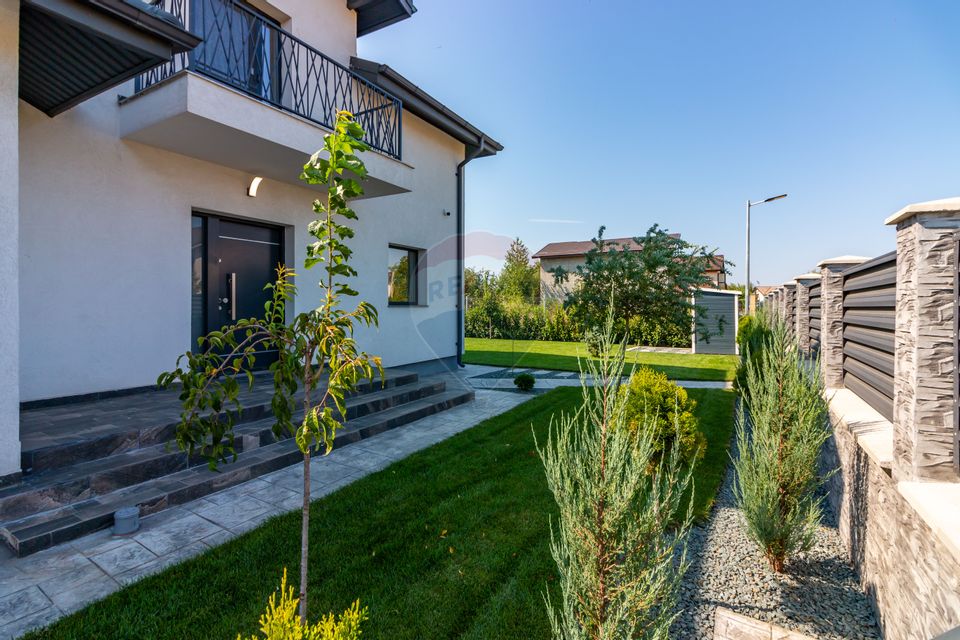 Spectacular villa for sale in Clinceni / Independent Energetic