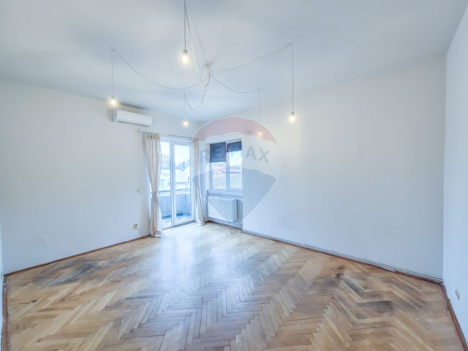 Apartament cu 4 camere de inchiriat, situat in zona Armenesca