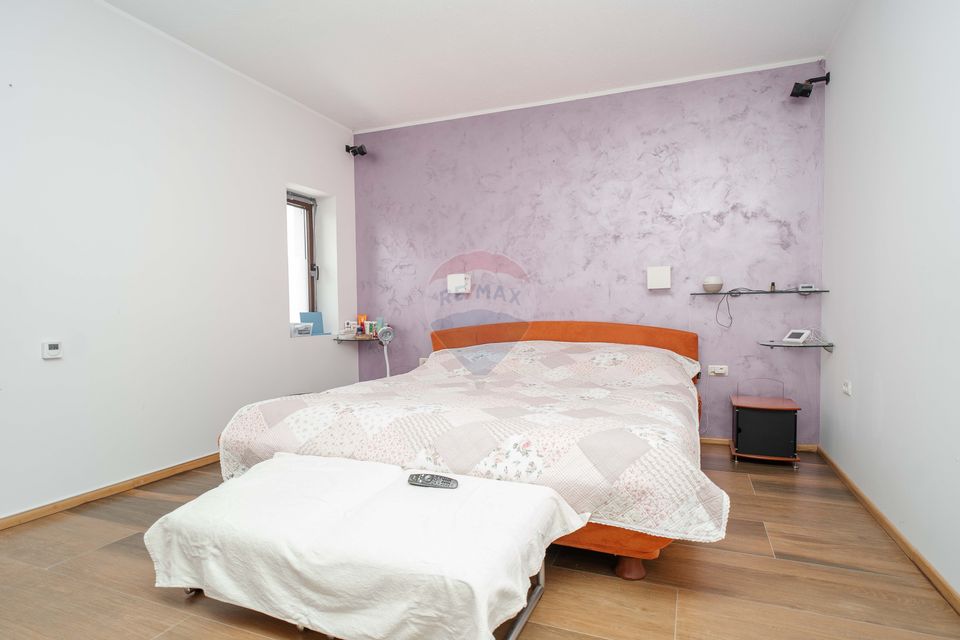 Casă / Vilă cu 10 camere, de vânzare. Todireni, Botoșani.