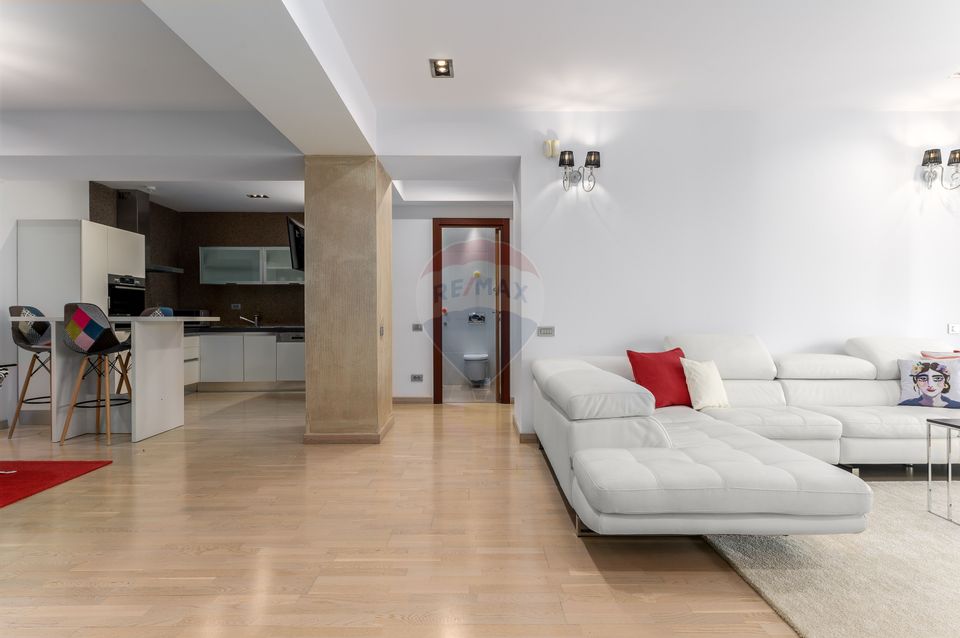 Apartament cu 3 camere de lux, prima linie Parcul Herăstrău