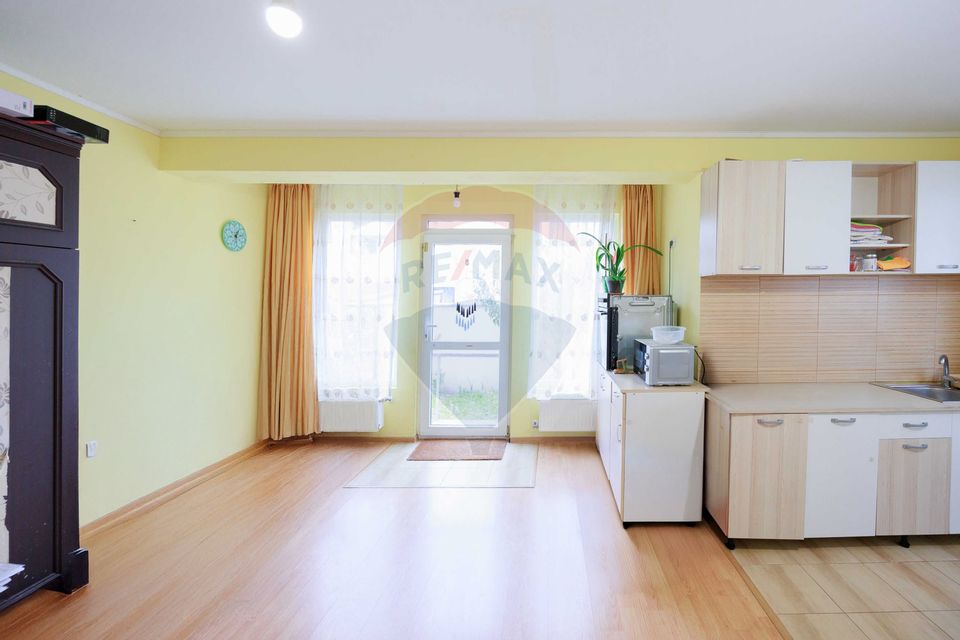 Casă / Vilă cu 5 camere de vânzare în Sânmartin, zona Lotus