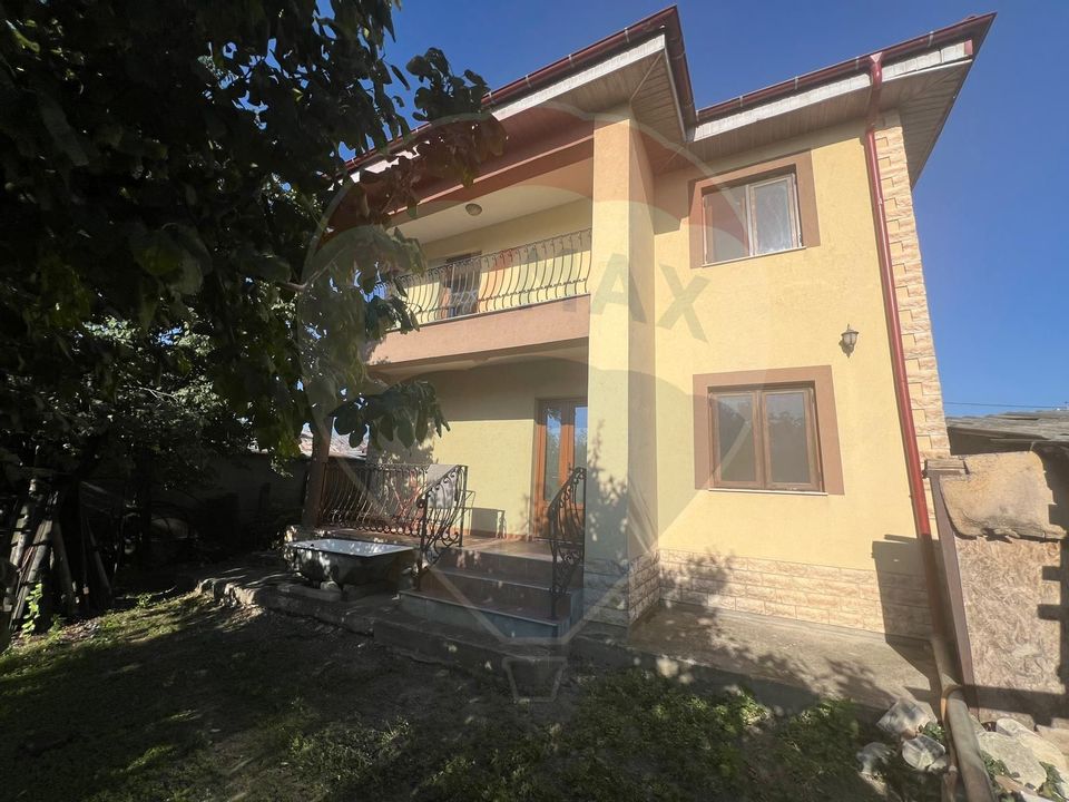 Casă / Vilă 5 camere Golesti