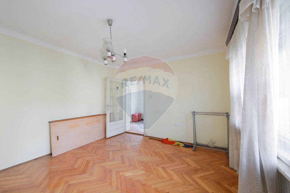 De vânzare Casă cu 3 camere  și teren 562 mp  str.  Louis Pasteur