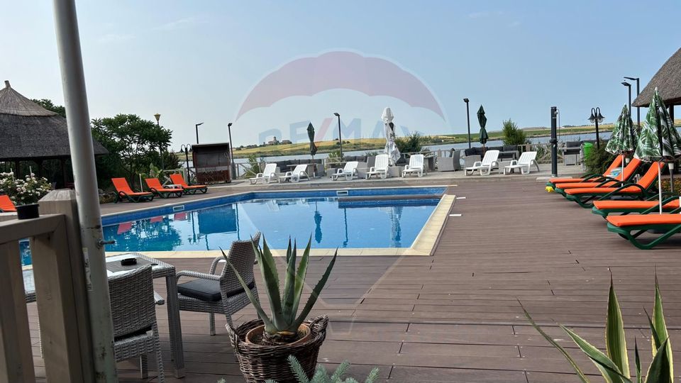 Hotel - Pensiune cu 14 duplexuri  de vânzare  CASA CU STUF Olimp