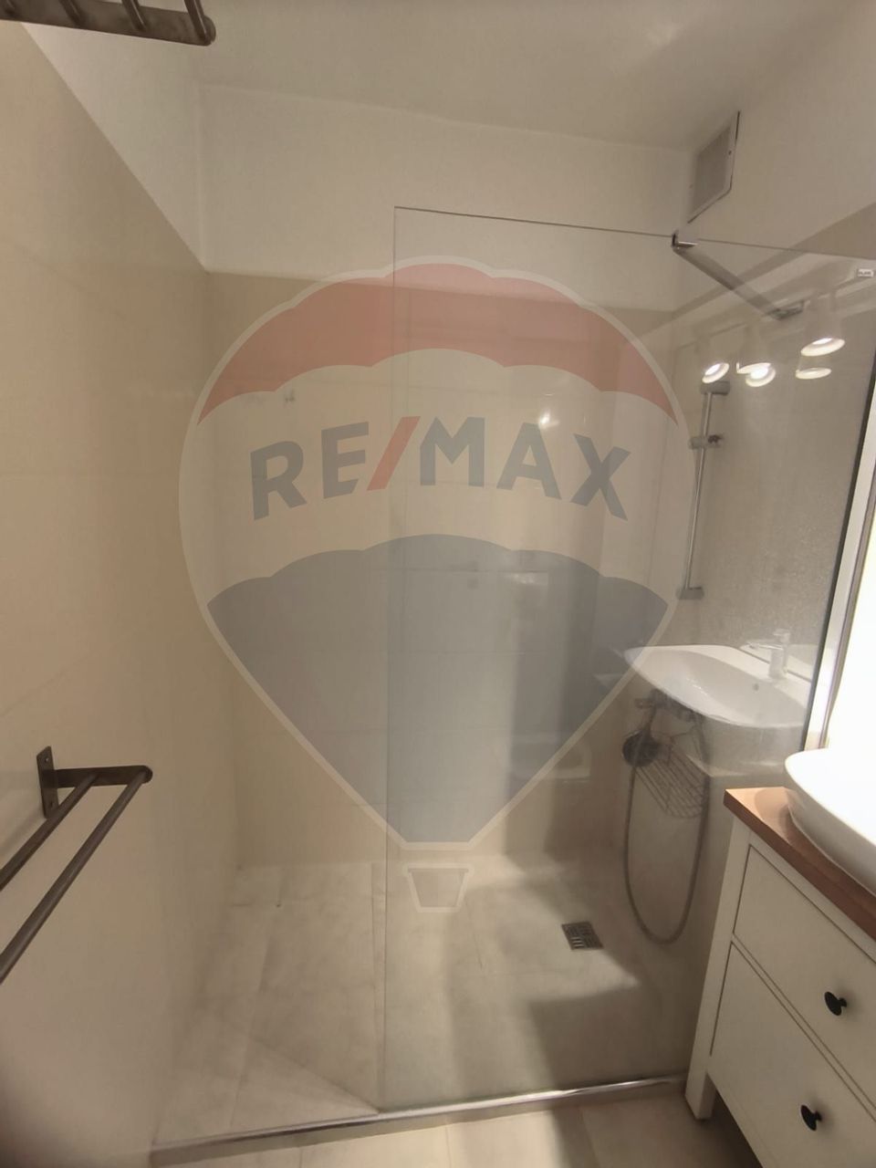 Apartament cu 2 camere de vânzare în zona Podgoria