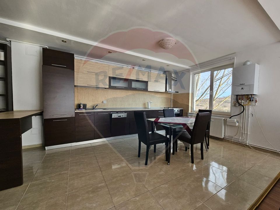 Inchiriez apartament spatios cu 4 camere, 2 bai, parcare in Gheorgheni