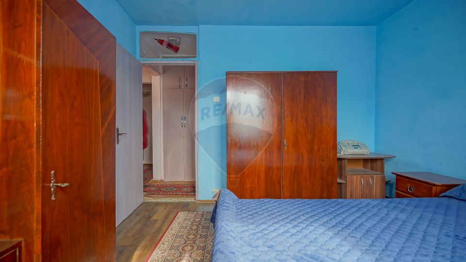 Apartament cu 3 camere de vânzare în zona Bartolomeu