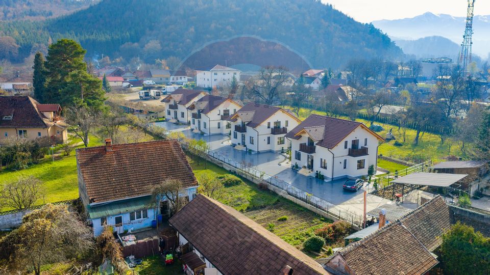 CASE NOI ÎN ARHITECTURĂ ALPINO-MODERNĂ CU ALEE PRIVATA | CRISTIAN