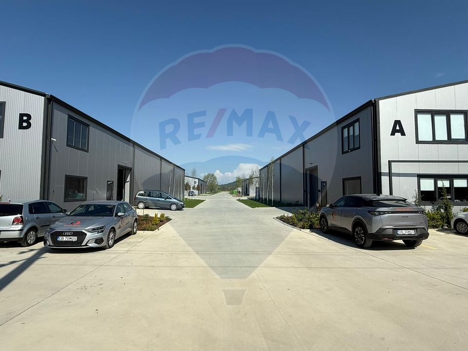 Spatiu industrial Hale, depozit logistic, Birouri premium - Targoviste