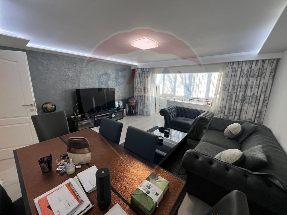 Apartament cu 3 camere în zona Tineretului