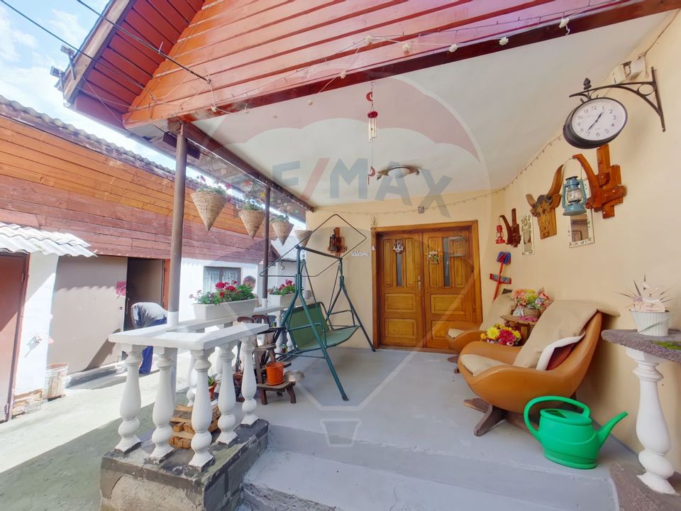 Casă / Vilă cu 5 camere de vânzare în zona Est