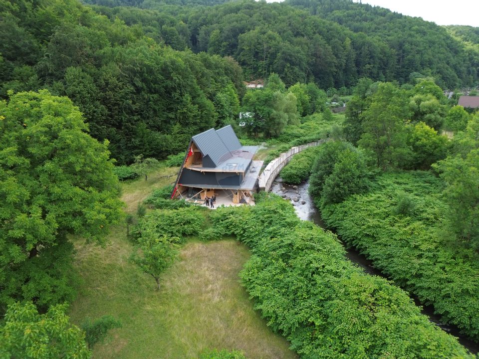 Cabană modernă tip A-frame de 312 m²  de vânzare în zona Firiza