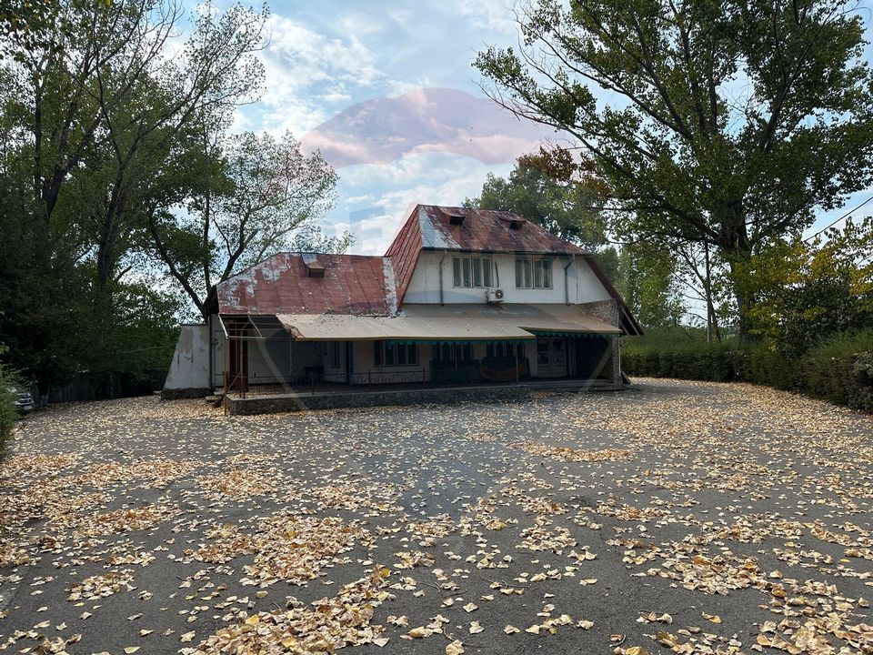 1,700sq.m Commercial Space for sale