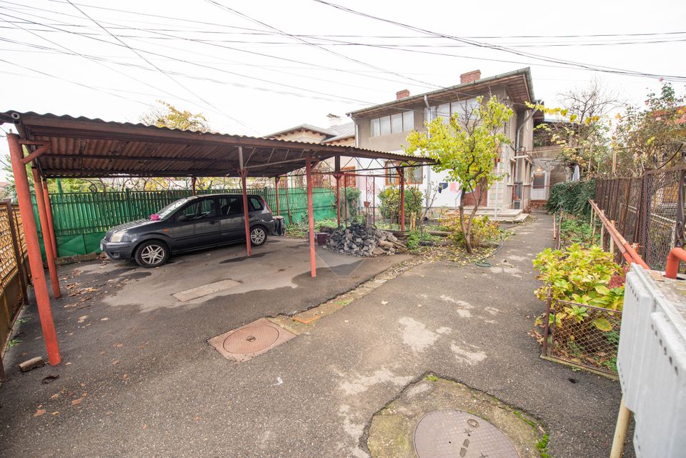 Apartament cu 4 camere 117 mp de vanzare, în curte 150 mp, Ploiesti