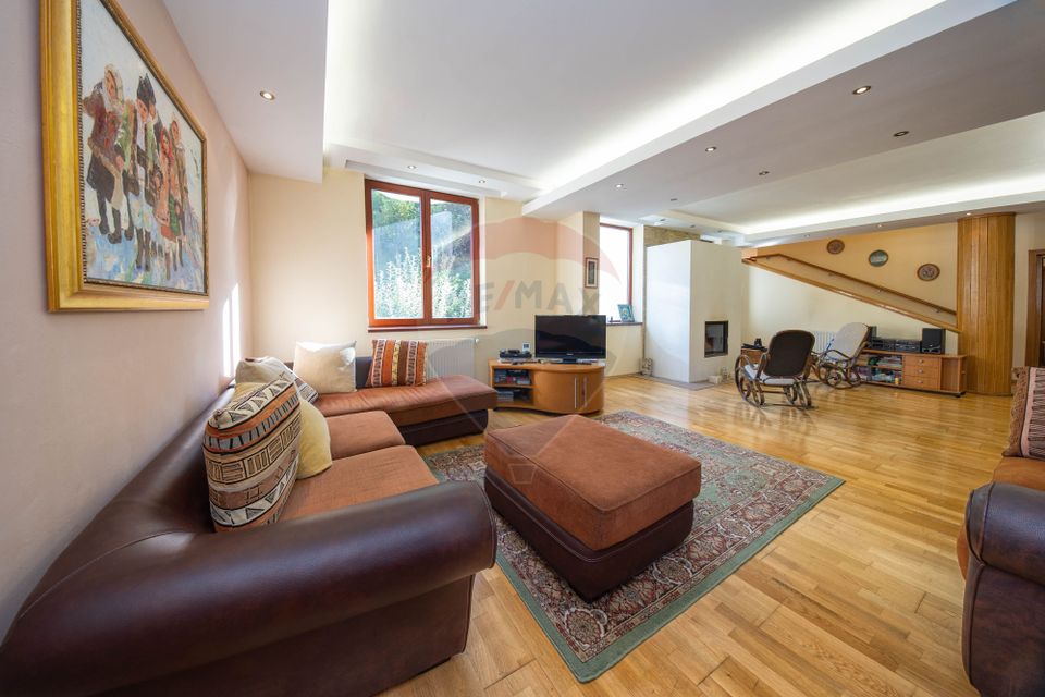 Vilă Moieciu, 375 mp util + teren 2.992 mp, View - Comision 0