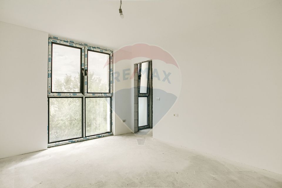 Apartament 3 camere 148 mp de vânzare cu loc parcare în zona Subcetate