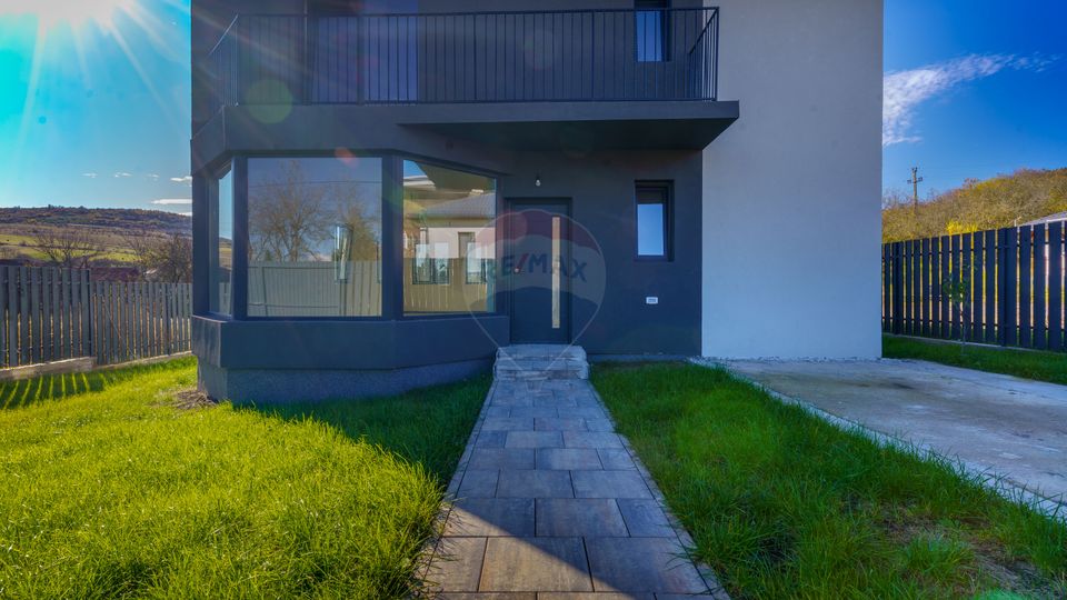 5 room House / Villa for sale