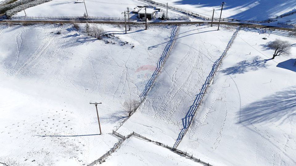 Land 1,380sqm Fundata / Strada Principala