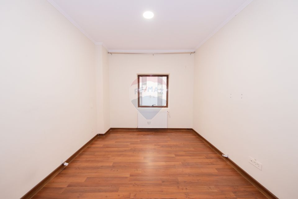 Apartament 3 camere, 97 mp, nemobilat, metrou Eroii Revolutiei