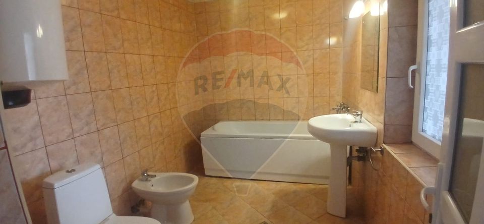 8 room House / Villa for sale